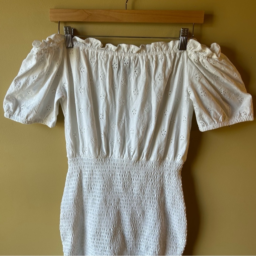 ASOS DESIGN Eyelet mini smocked Off Shoulders Dress white Size 6 Boho Preppy - Picture 7 of 13
